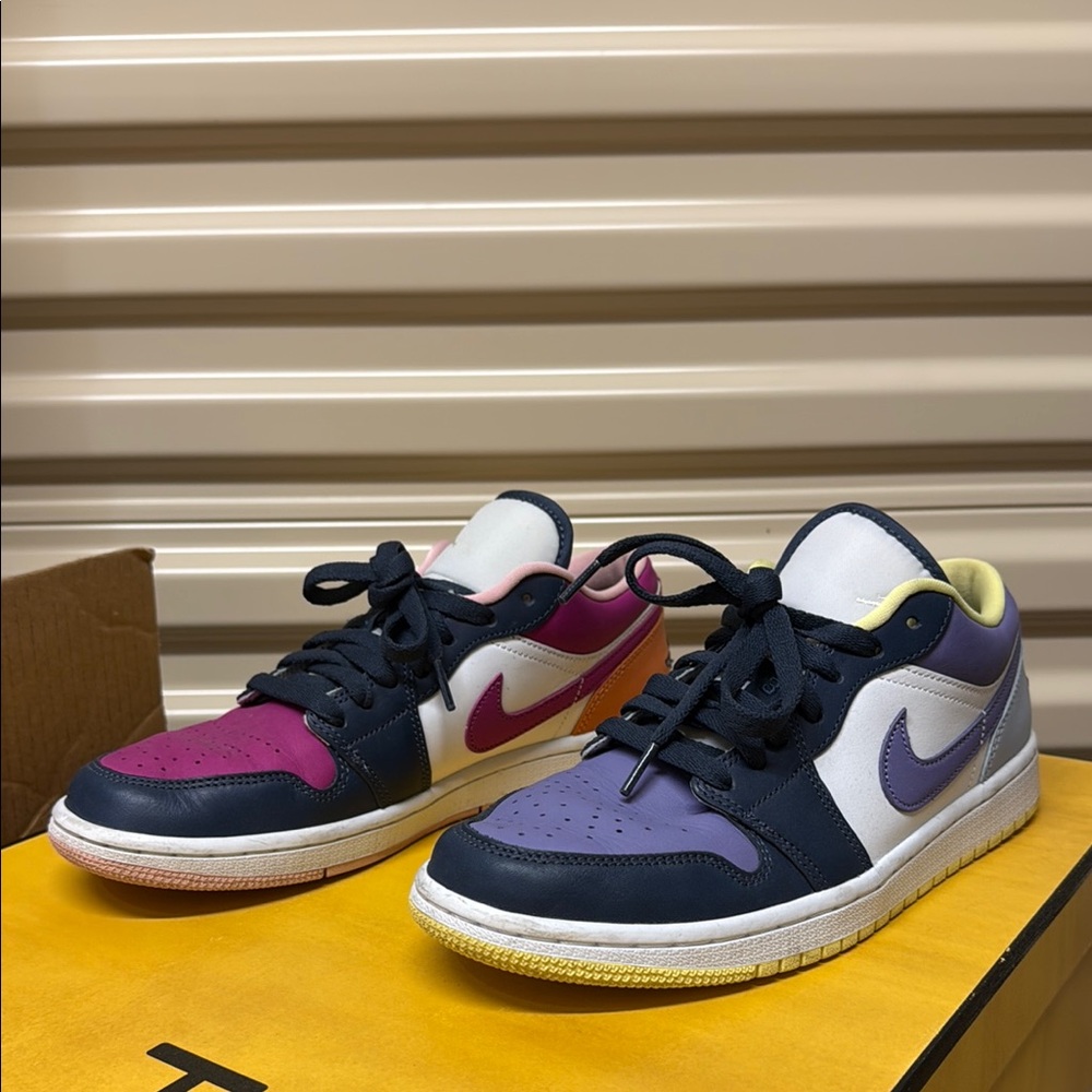 Jordan 1 Low
Purple Magenta 
Great condition